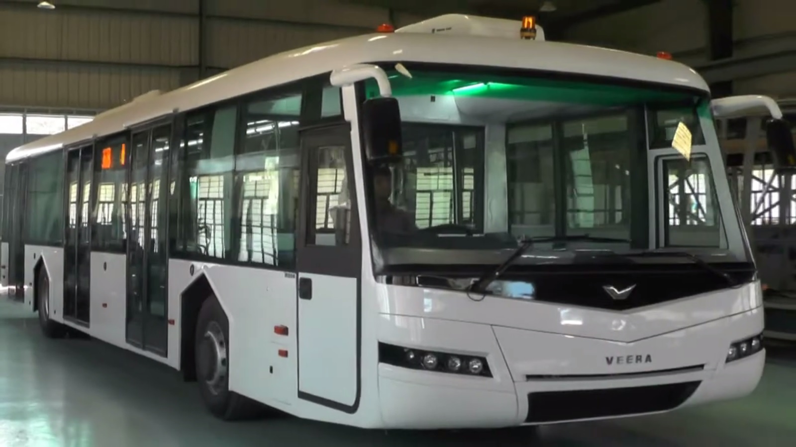 VEERA TARMAC COACH.mp4